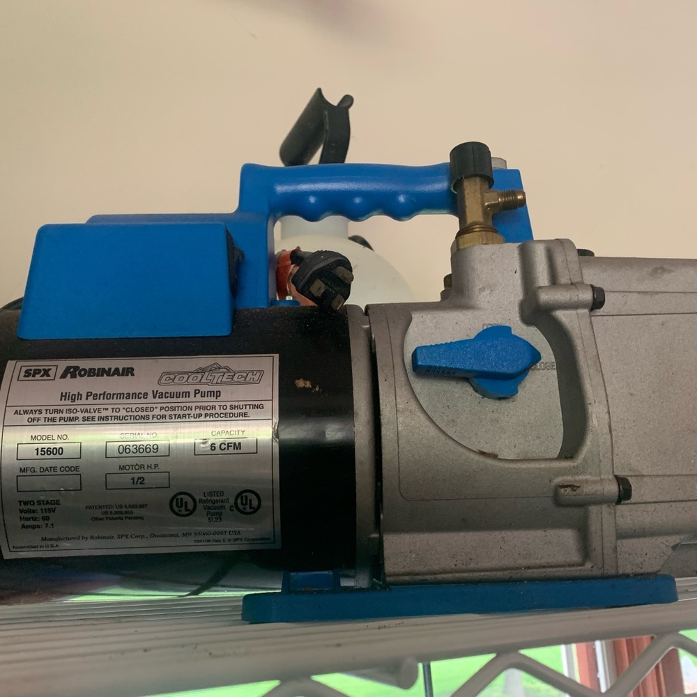 Robin air vacuum pump like new
